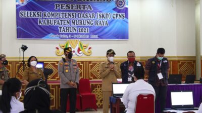 Bupati Mura, Perdie M.Yoseph saat menyampaikan arahan dan motivasi kepada peserta SKD CPNS di GPU Tira Tangka Balang