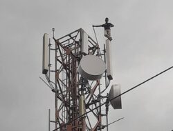 Pria di Barito Utara Ini Nekat Memanjat Tower Pemancar Indosat