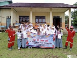 PT IMK Salurkan Bantuan Perlengkapan Sekolah bagi Siswa Berprestasi