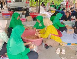 Jajaran Persit Mura Bantu Dapur Umum dan Salurkan Sembako Bagi Korban Banjir