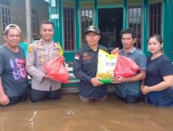 Camat dan Kapolsek Bantu Salurkan Bantuan Sembako dari BPBD Mura untuk Korban Banjir