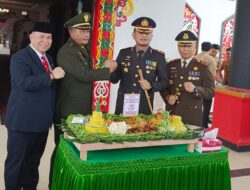 Harmonis, Kodim 1013 MTW dan Kompi Senapan C 631/Antang Hadiahkan Kue dan Nasi Tumpeng di Hari Bhayangkara ke 78