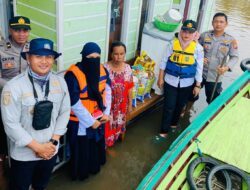 Korban Banjir di Kelurahan Puruk Cahu Seberang Mendapat Bantuan Cek Kesehatan dan Sembako