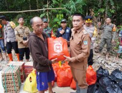 Warga Korban Banjir Terima Bantuan dari Pemkab Mura