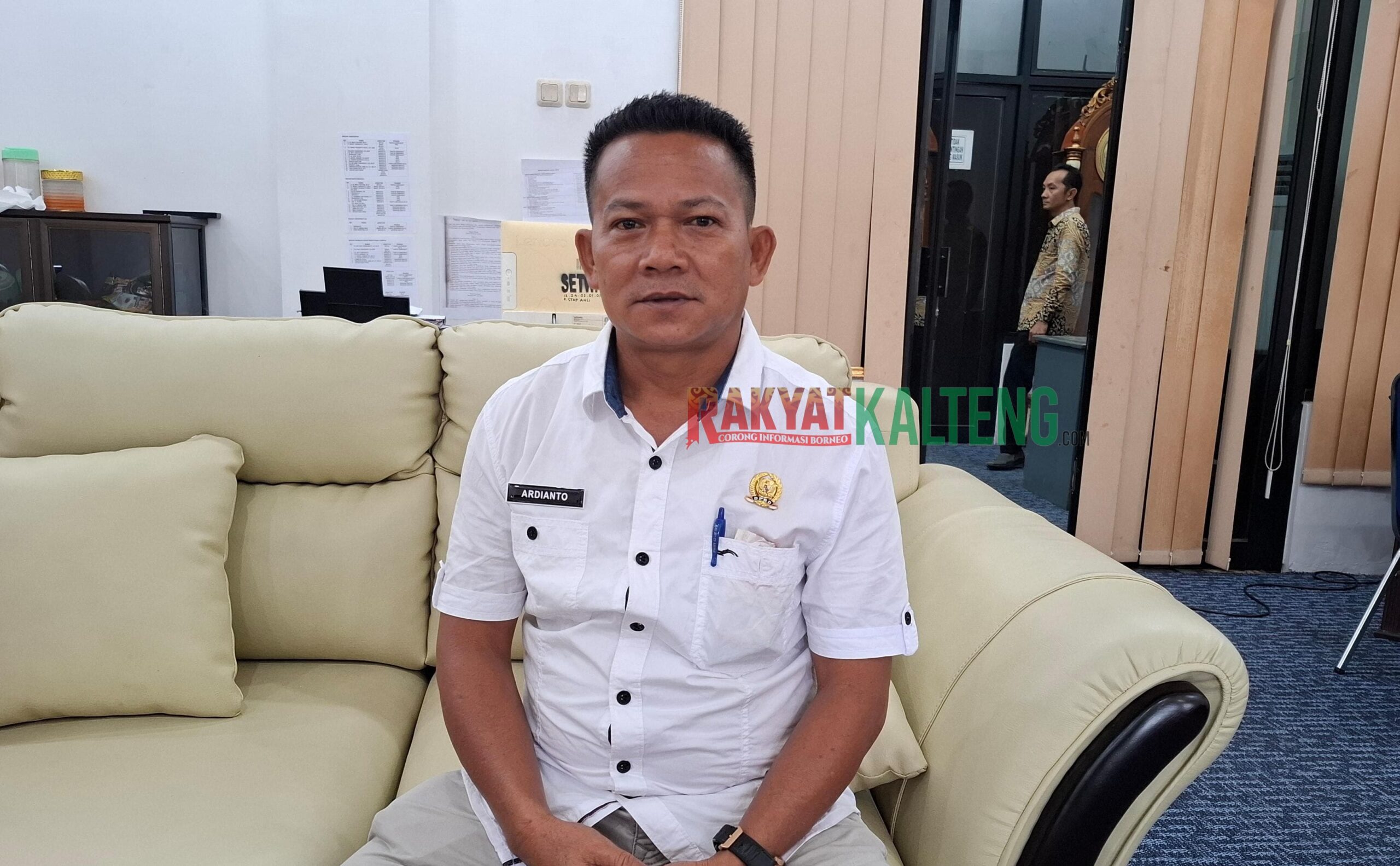 Sekretaris Komisi II DPRD Barito Utara – Ardianto saat ditemui diruangannya, belum lama ini.