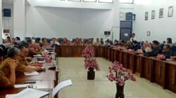 RDP BERSAMA PEMKAB BARITO UTARA-DPRD bersama Pemkab Barito Utara dan FKH R2 dan R3 Barito Utara menggelar rapat dengar pendapat (RDP) terkait masalah tenaga honorer di ruang rapat DPRD setempat, Senin (10/2).