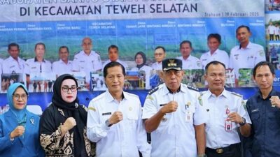 ANGGOTA DPRD HADIRI MUSRENBANG-Anggota DPRD Barito Utara, Ardianto (satu dari kiri) dan Patih Herman AB (dua dari kanan) saat menghadiri kegiatan Musrenbang Kecamatan Teweh Selatan bersama Pj Bupati, Staf Ahli Bupati, Rabu (19/2).